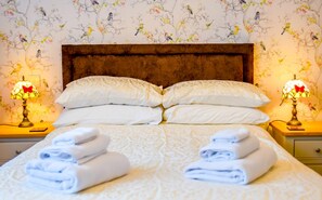 Double Room | 9 bedrooms, blackout drapes, iron/ironing board, free WiFi - Grange Bank House (Shanklin)