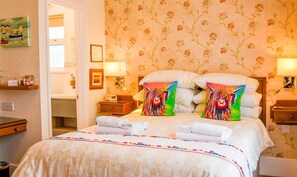 Deluxe Double Room, 1 King Bed | Bathroom | Shower, free toiletries, hair dryer, towels - Grange Bank House (Shanklin)