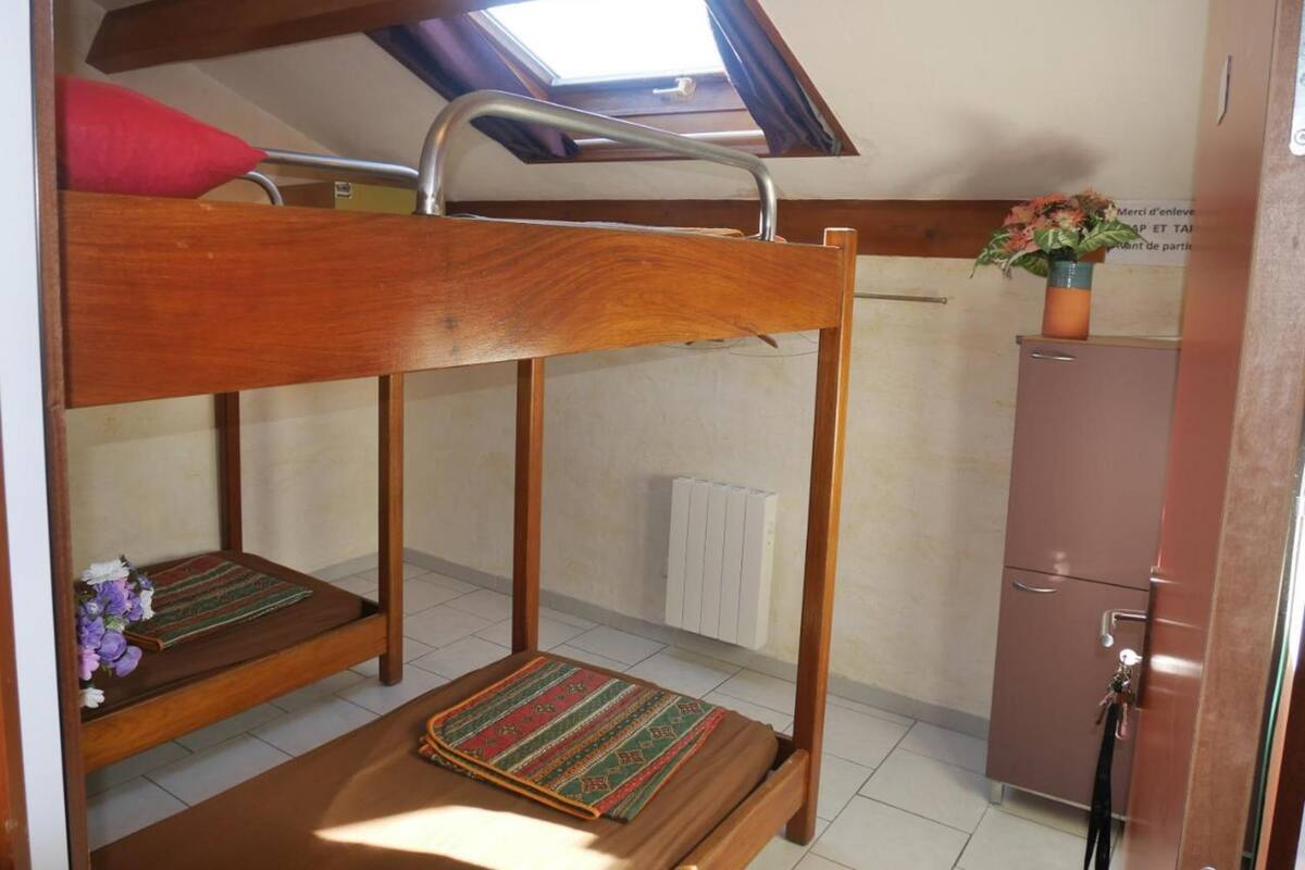 Gemeinsamer Schlafsaal | Verdunkelungsvorhänge, Bügeleisen/Bügelbrett, Zustellbetten