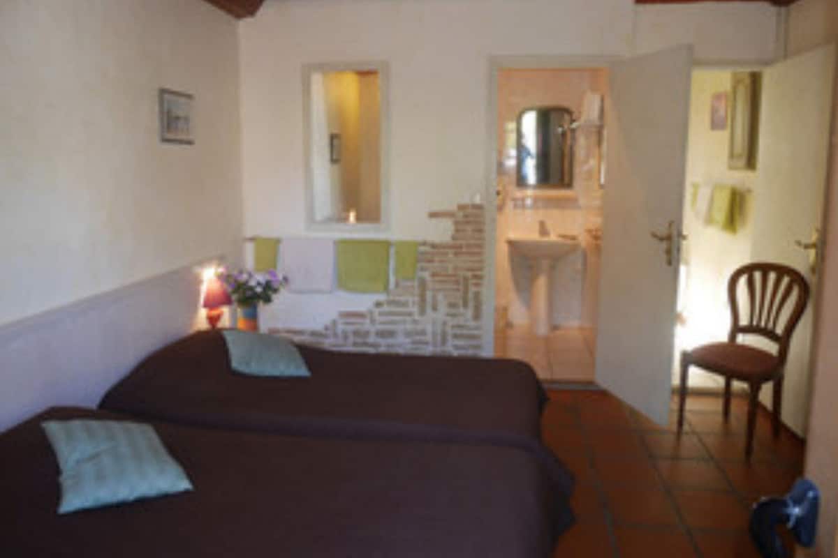 Familienzimmer | Verdunkelungsvorhänge, Bügeleisen/Bügelbrett, Zustellbetten