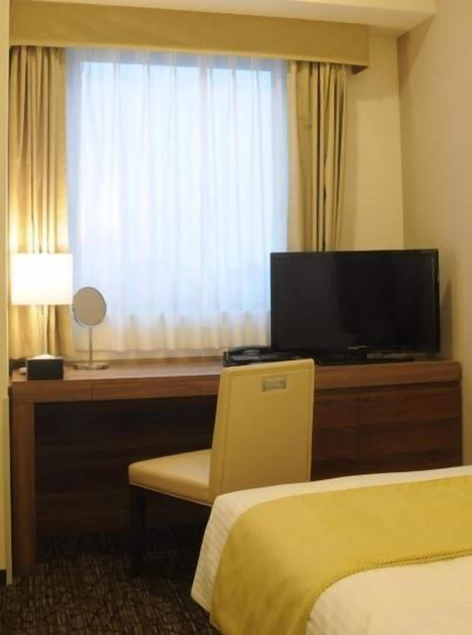 in-room safe, soundproofing, free wifi, bed sheets