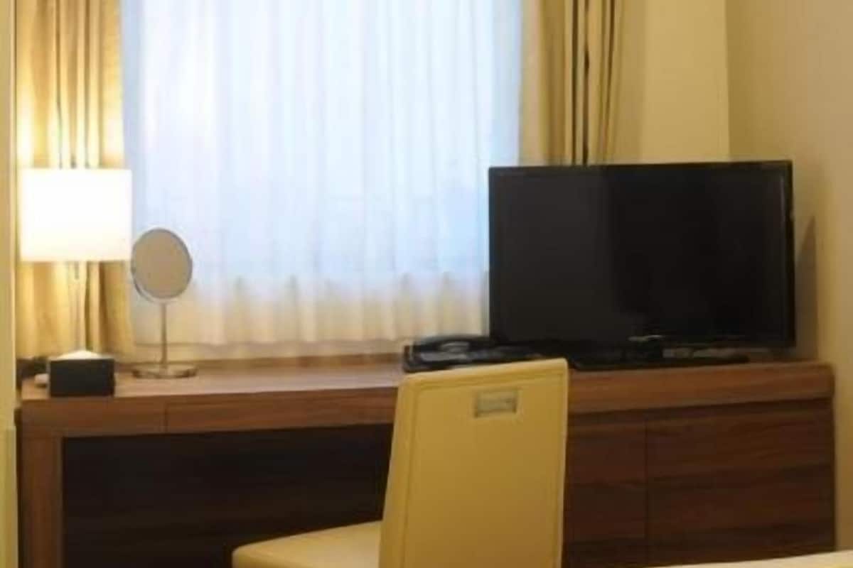 in-room safe, soundproofing, free wifi, bed sheets