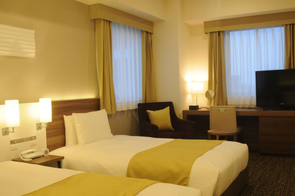 in-room safe, soundproofing, free wifi, bed sheets