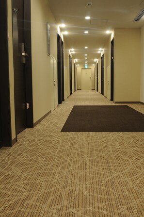 Hallway - Hotel Sunroute Kumagaya Station (Kumagaya)