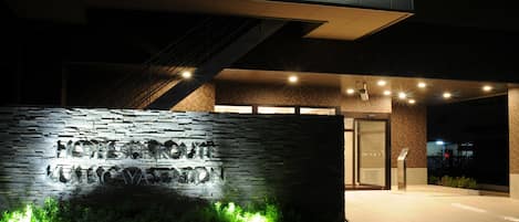 Front of property โ evening/night