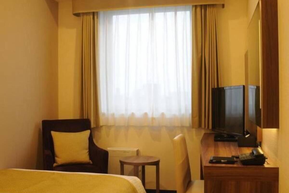 in-room safe, soundproofing, free wifi, bed sheets