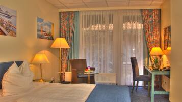 Single Room | In-room safe, desk, laptop workspace, blackout drapes