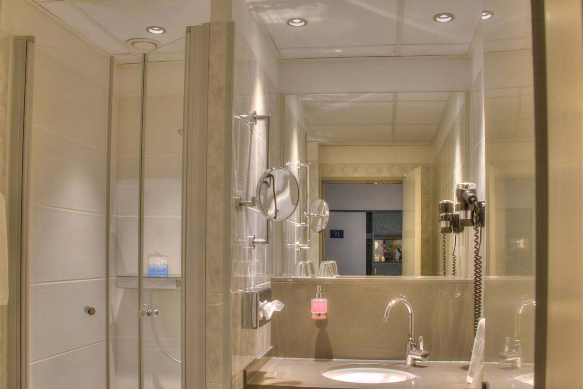 triple room | bathroom | shower, hair dryer, towels