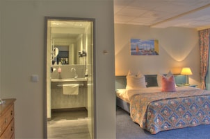 In-room safe, desk, laptop workspace, blackout drapes