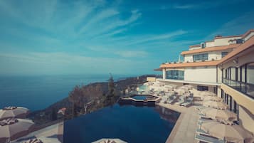 Seasonal outdoor pool, open 8:00 AM to 8:00 PM, sun loungers