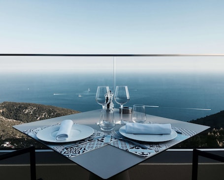Restaurant. Hôtel Les Terrasses D'Eze