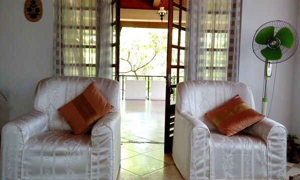 Lobby sitting area - Lake Terrace (Kandy)