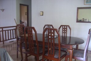 منطقة تناول الطعام للأسر