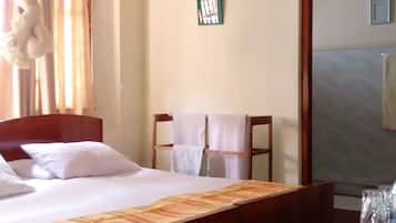 Basic Room | 1 bedroom, desk, iron/ironing board