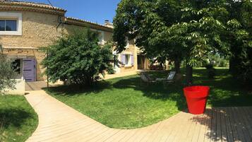 Mặt tiền nơi lưu trú