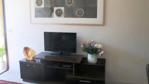 LCD TV - Nueva de Lyon Apart-Hotel (Santiago)