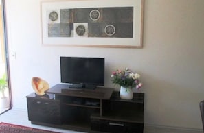 LCD TV - Nueva de Lyon Apart-Hotel (Santiago)