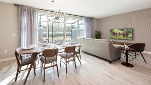 Townhouse – deluxe, 4 soverom | Spiseområde på rommet