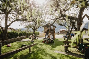 儿童活动区 - 室外