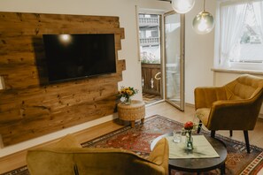 Condo | Living area | Flat-screen TV - Hotel Restaurant Weßner Hof (Marquartstein)