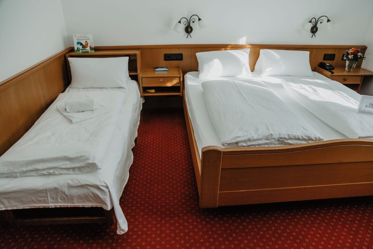 Eenvoudige kamer | 1 slaapkamer, hypoallergeen beddengoed, een bureau, gratis wifi