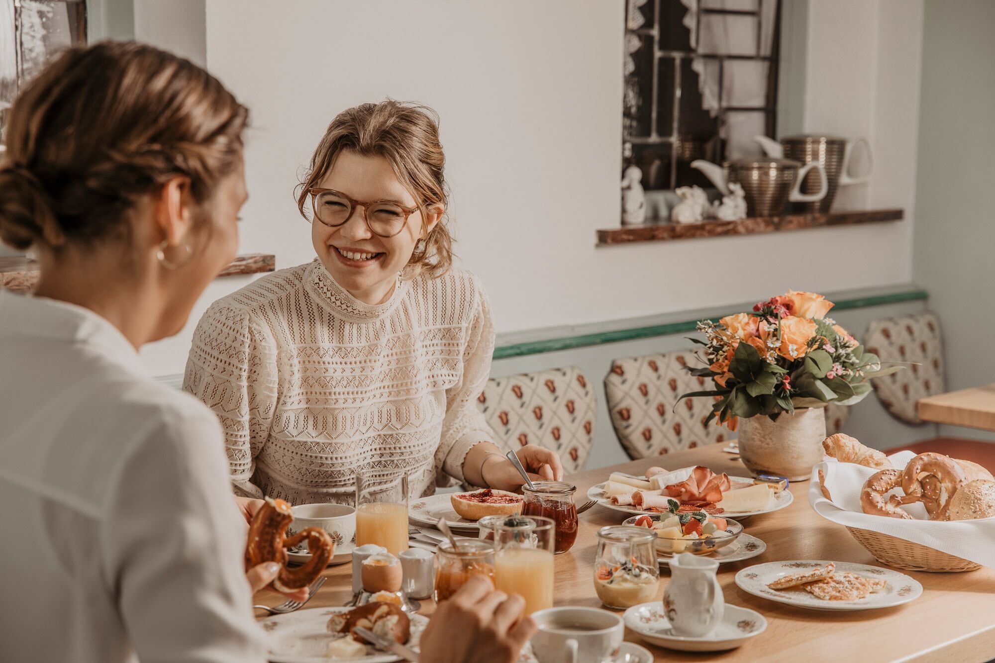 Tägliches Frühstücksbuffet (25 EUR pro Person)