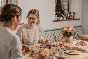 Desayuno buffet todos los días (con cargo) 