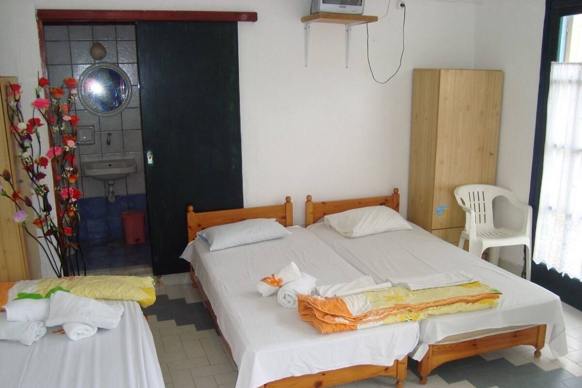 Iron/ironing board (on request), bed sheets