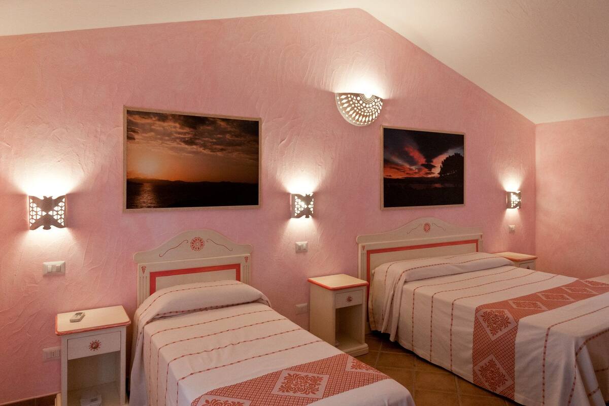 1 bedroom, premium bedding, minibar, in-room safe