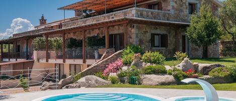 Seasonal outdoor pool, pool umbrellas, sun loungers