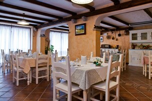 Desayuno continental diario (EUR 5 por persona)