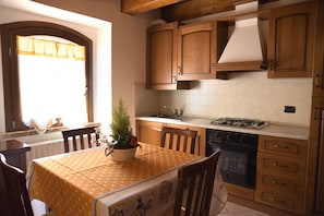 Apartment, 1 Bedroom, Garden View | Private kitchen