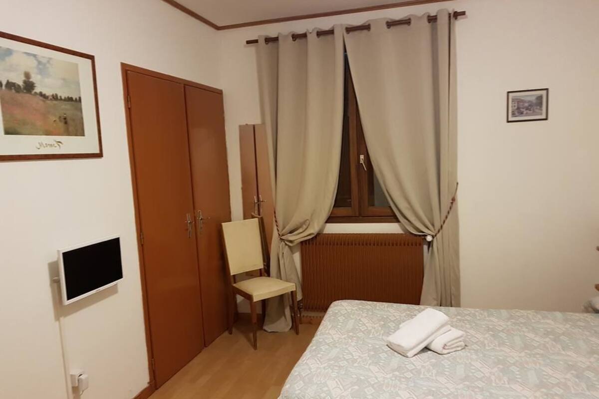 Yksilöllisesti sisustettu, yksilöllisesti kalustettu, ilmainen Wi-Fi