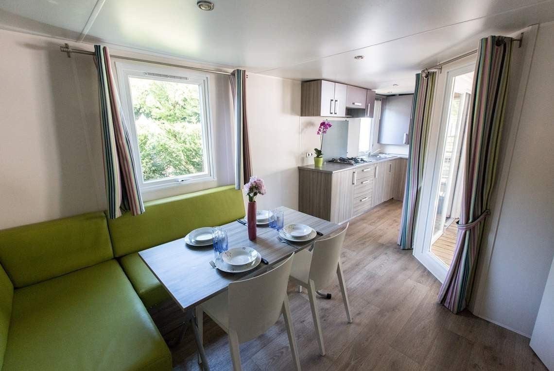 Cottage Premium, 2 chambres | Coin séjour | Télévision à écran plat