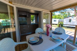 Premium Cottage, 2 Bedrooms | In-room dining