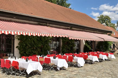 2 restaurants, dinner served, local and international cuisine