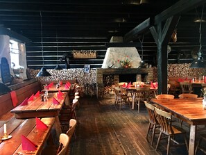 2 restaurants, dinner served, local and international cuisine - Schloss Diedersdorf (Grossbeeren)