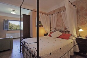 Doppel- oder Zweibettzimmer | Minibar, Zimmersafe, Schreibtisch, kostenlose Babybetten