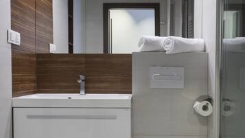 Executive-huoneisto, 2 makuuhuonetta, keittotila | Kylpyhuone | Suihku, ilmaiset hygieniatuotteet, hiustenkuivaaja, pyyhkeet