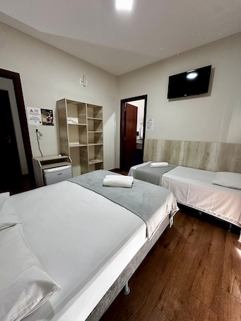 Minibar, wifi gratis y ropa de cama