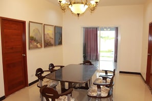 Three-Bedroom Villa | In-room dining