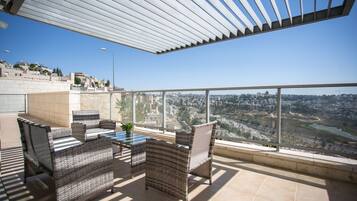 Panoramic Apartment, 4 Bedrooms | Balcony
