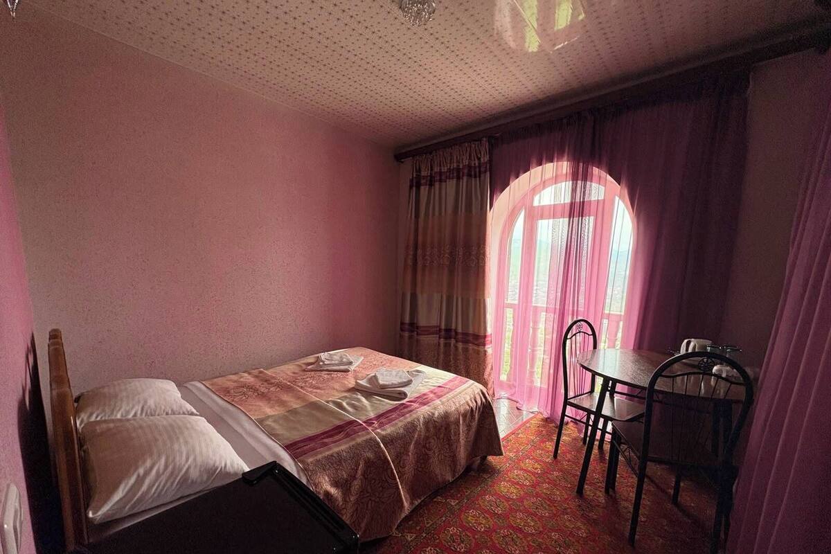 Family Suite, 2 Bedrooms, City View - 202 | イタリアのフレッテ製シーツ、高級寝具、デスク、ノートパソコン用作業スペース