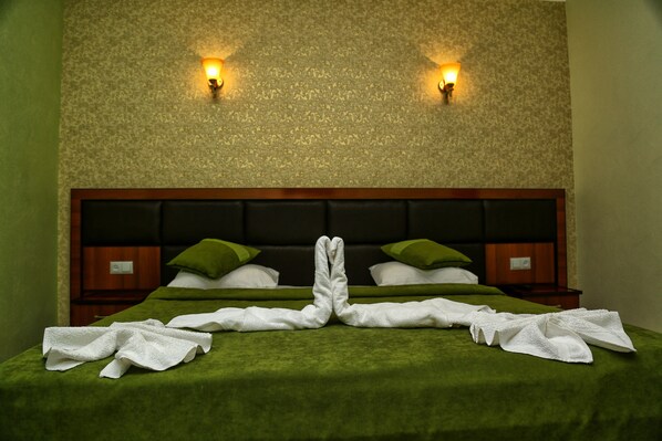 Standard Double Room, 1 Queen Bed | Living room