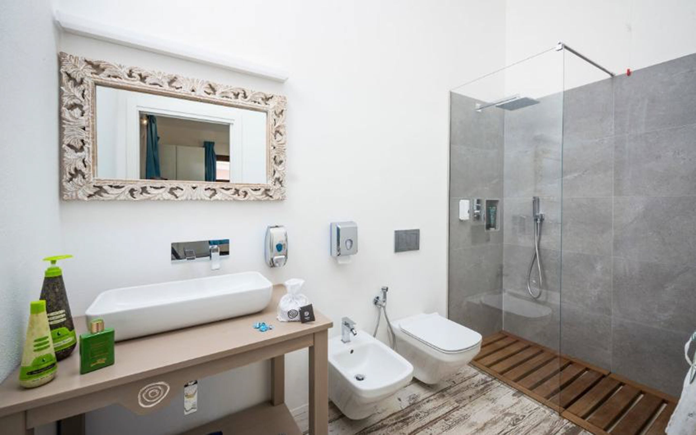 Deluxe Bungalow, 2 Bedrooms | Bathroom | Shower, free toiletries, hair dryer, slippers
