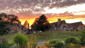 Family Condo, 3 Bedrooms, Mountain View (FV16) | Iron/ironing board, WiFi (free), individually decorated - Bretton Woods Condos by Bretton Woods Vacations (Bretton Woods)