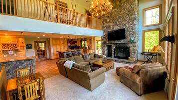 Premier Townhome, 5 Bedrooms, Fireplace, Mountain View (MM1) | Living area | LCD TV, fireplace