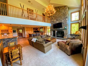 尊貴聯排別墅, 5 間臥室, 壁爐, 山景 (MM1) | 客廳 | LCD 電視、壁爐