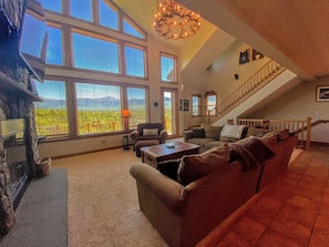 Premier Townhome, 5 Bedrooms, Fireplace, Mountain View (MM1) | Living area
