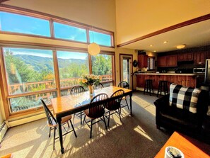 Family Townhome, 3 Bedrooms, Mountain View | Dining room